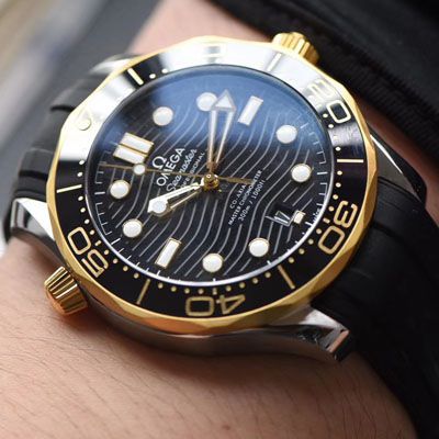 【VS厂顶级复刻手表】欧米茄新海马300M间黄金系列210.22.42.20.01.001腕表