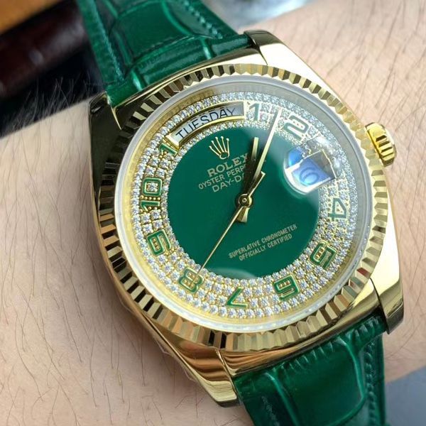 台湾厂超A高仿劳力士星期日历型系列118138绿盘腕表